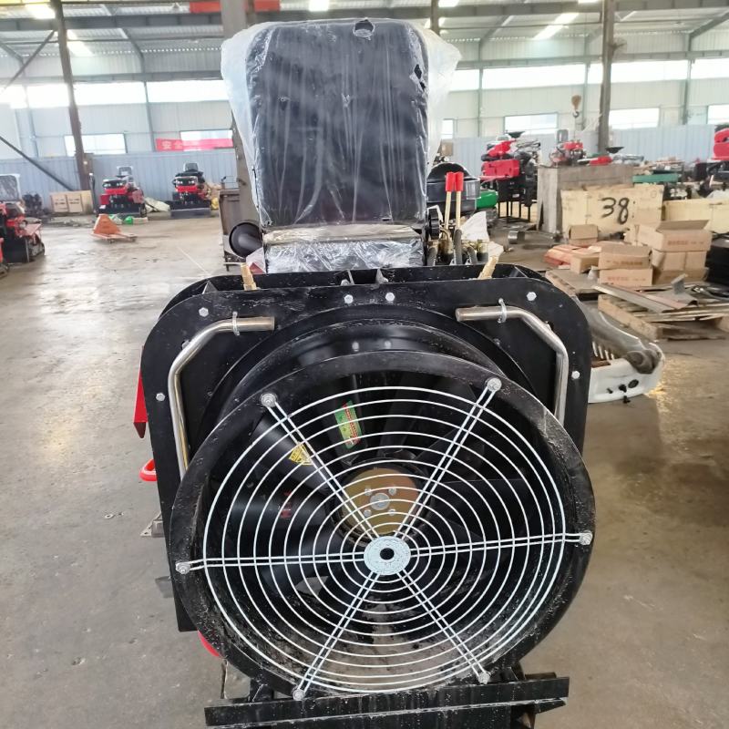 小型单缸机履带机加装风送打药机场所消毒果园大棚喷药机