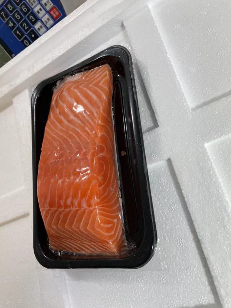 深海三文鱼111厂的挪三威文鱼带皮中段400克