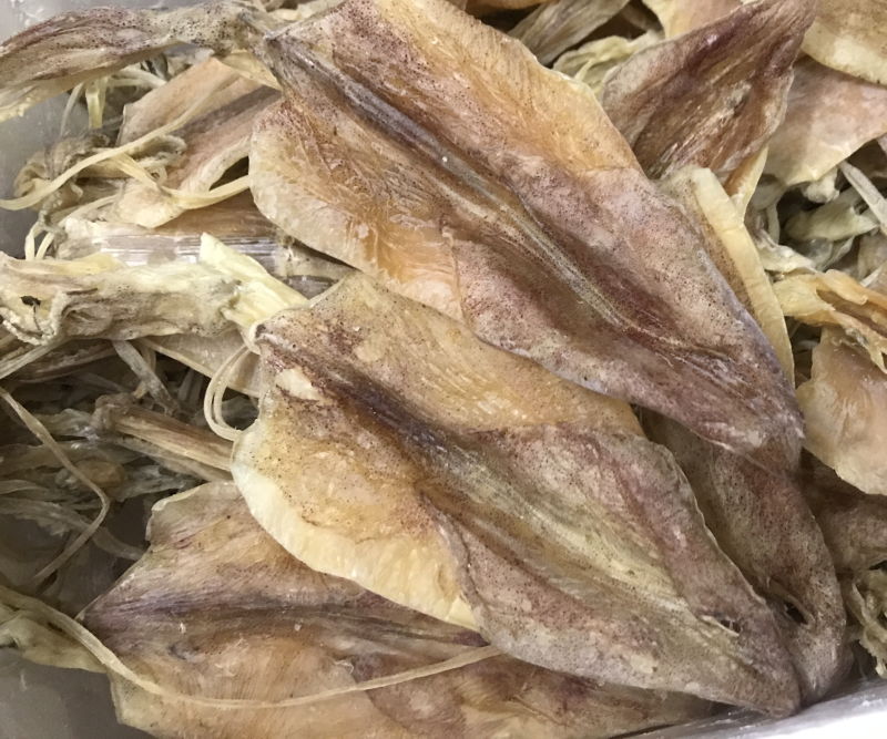 鱿鱼干船上吊晒鱿鱼干纯淡干足干鲜甜美味