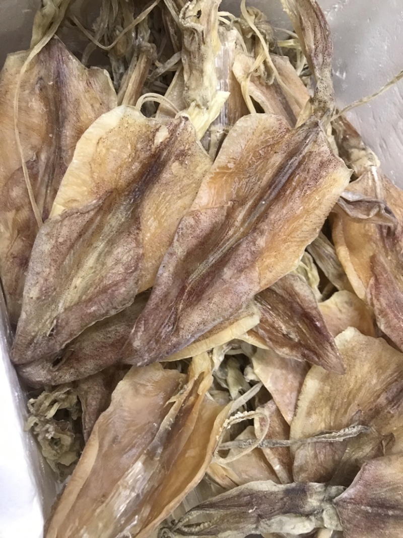 鱿鱼干船上吊晒鱿鱼干纯淡干足干鲜甜美味