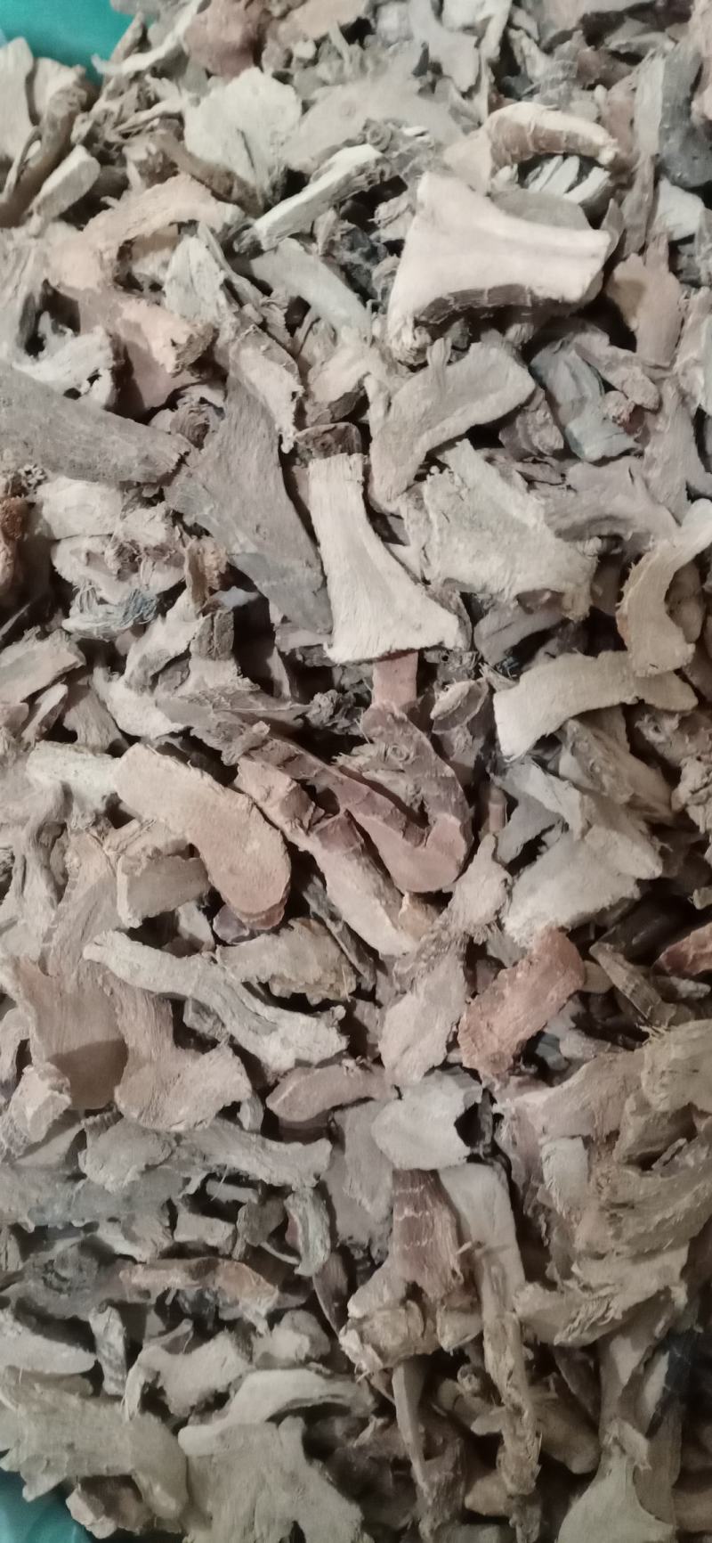 【高良姜】个片，产地中药材批发.质量保证规格齐全.