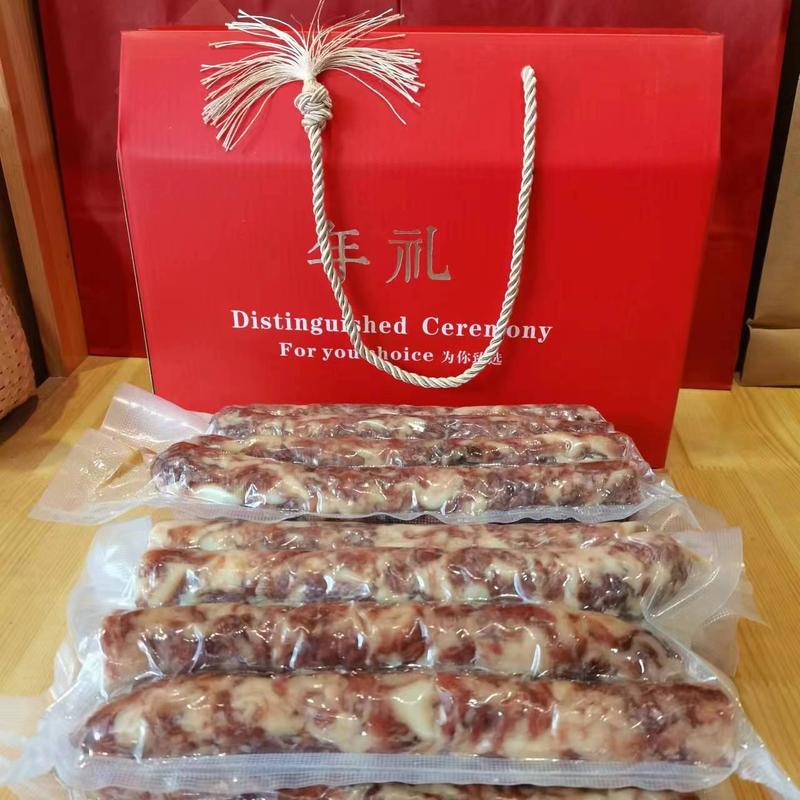 千岛湖正宗土猪肉手工制作的香肠，假一罚百真空包装。