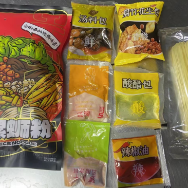 300g螺蛳粉，正宗柳州螺蛳粉，终端卖10块3袋
