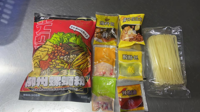 300g螺蛳粉，正宗柳州螺蛳粉，终端卖10块3袋