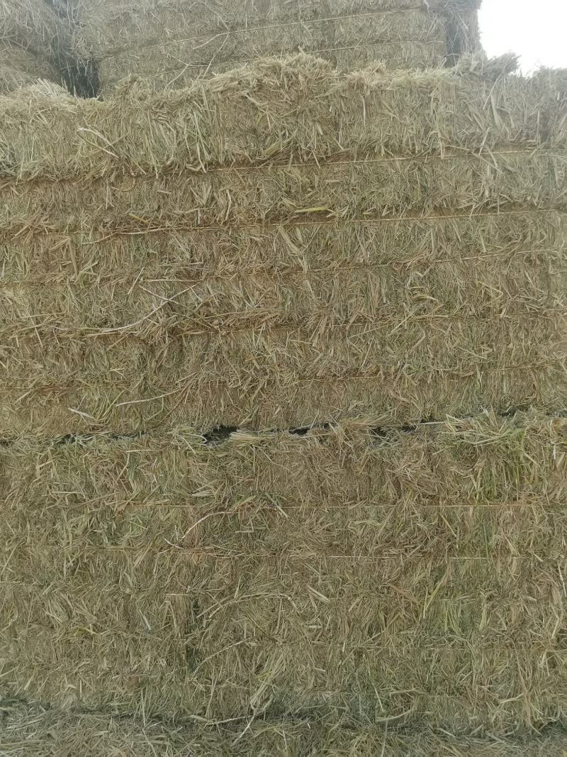 稻草，花生秧，青黄储