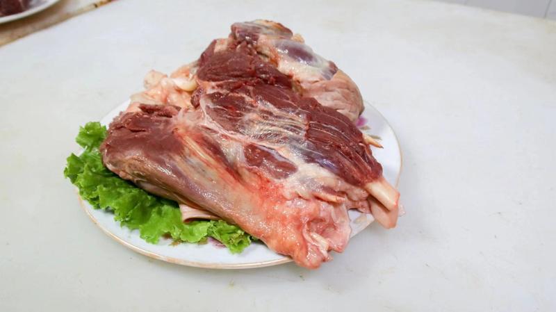 生鲜驴肉纯干驴肉肋条肉养殖基地一手货源带皮驴肉