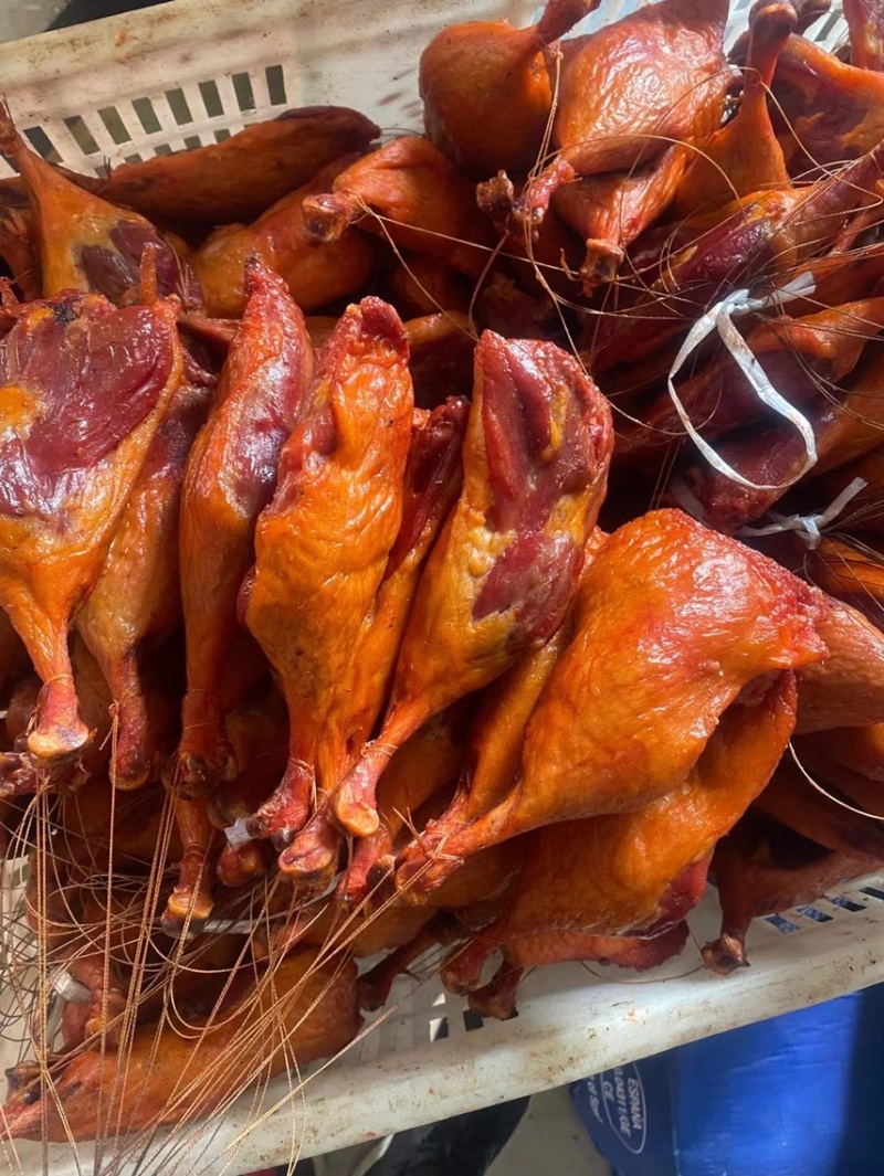 烟熏腊鸭腿（腊肉香肠源头工厂一手货源量大从优）