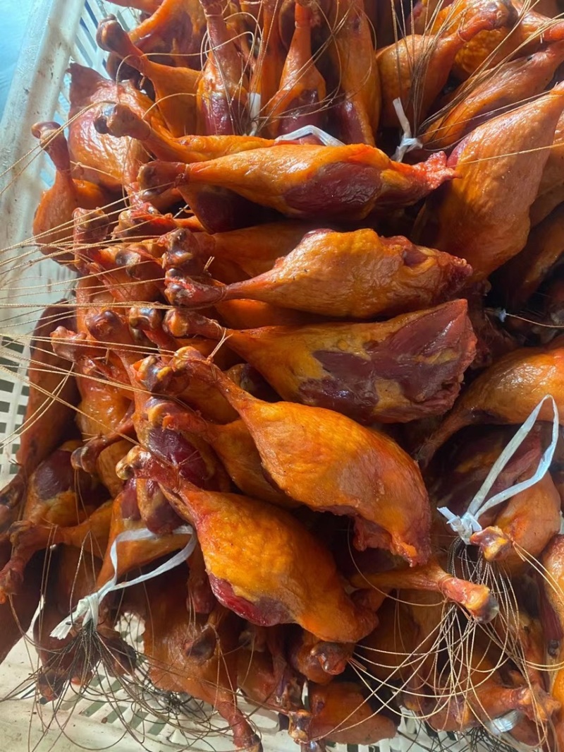 烟熏腊鸭腿（腊肉香肠源头工厂一手货源量大从优）