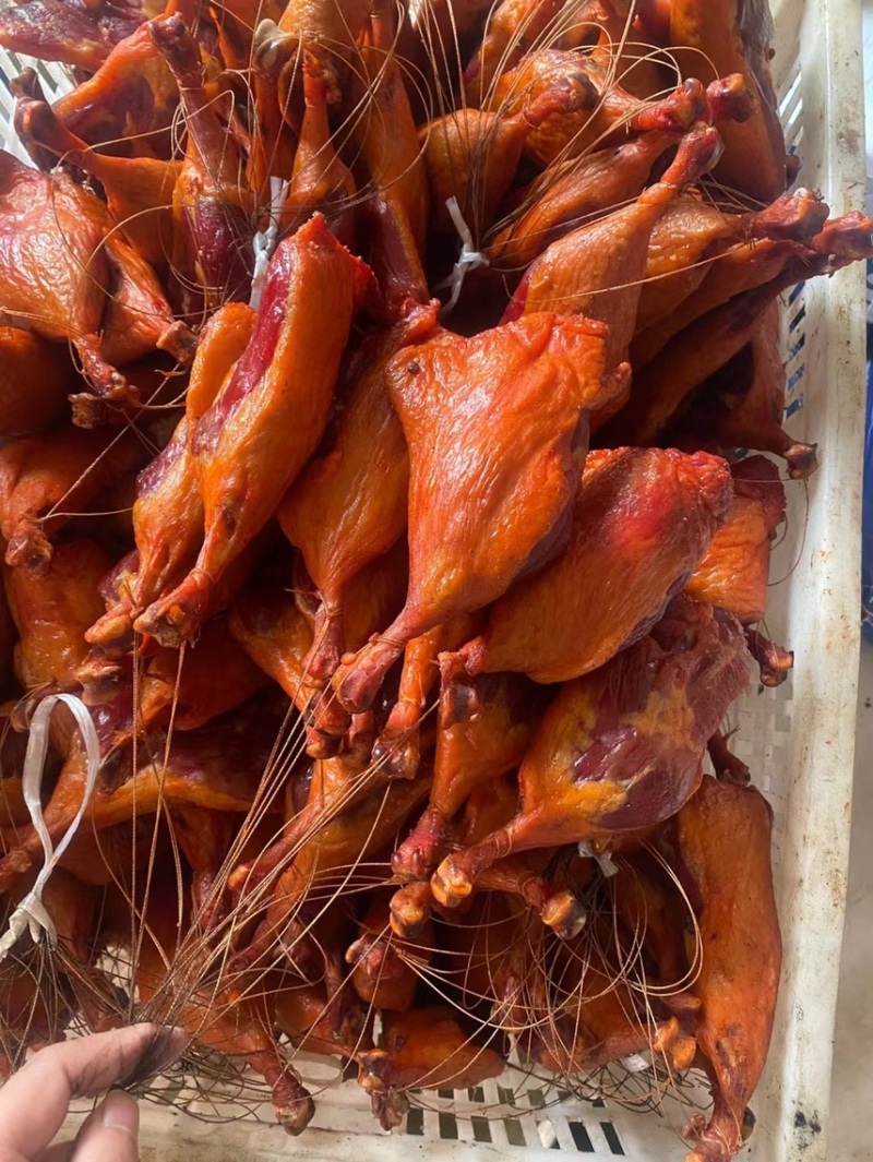烟熏腊鸭腿（腊肉香肠源头工厂一手货源量大从优）