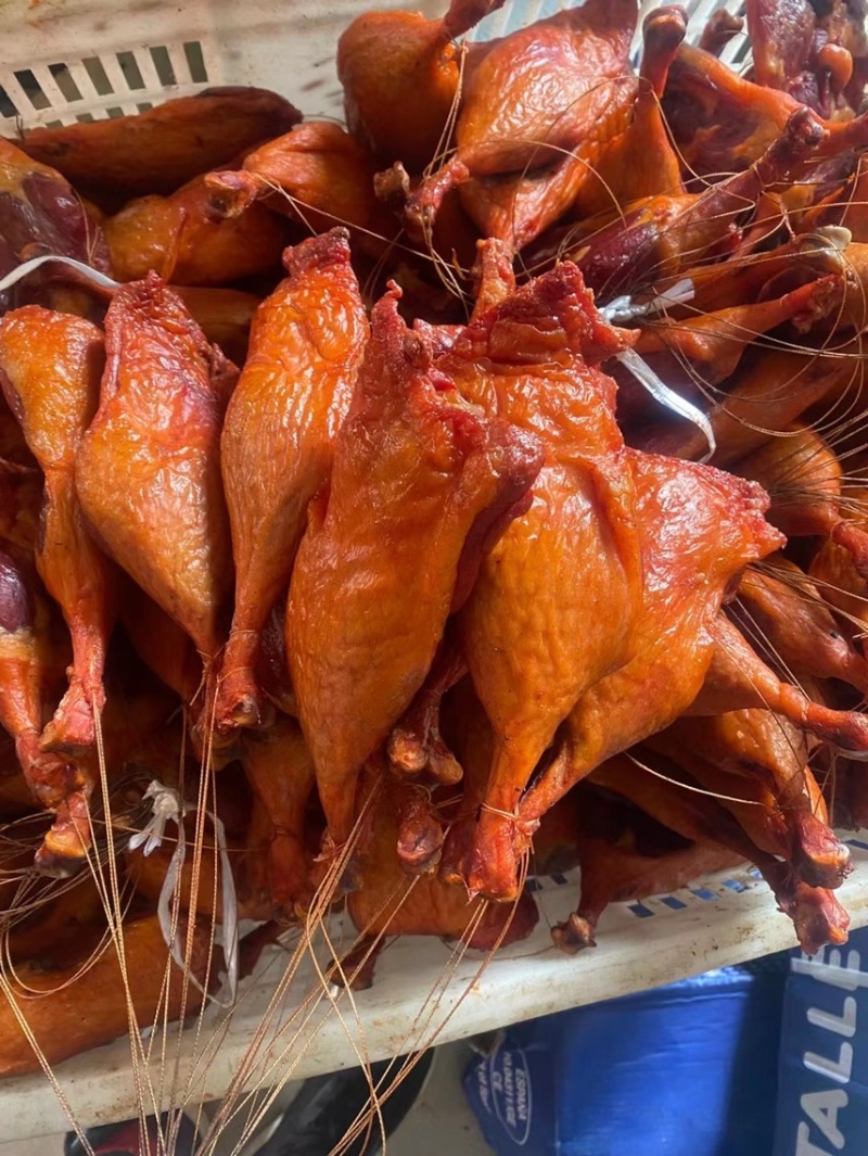 烟熏腊鸭腿（腊肉香肠源头工厂一手货源量大从优）