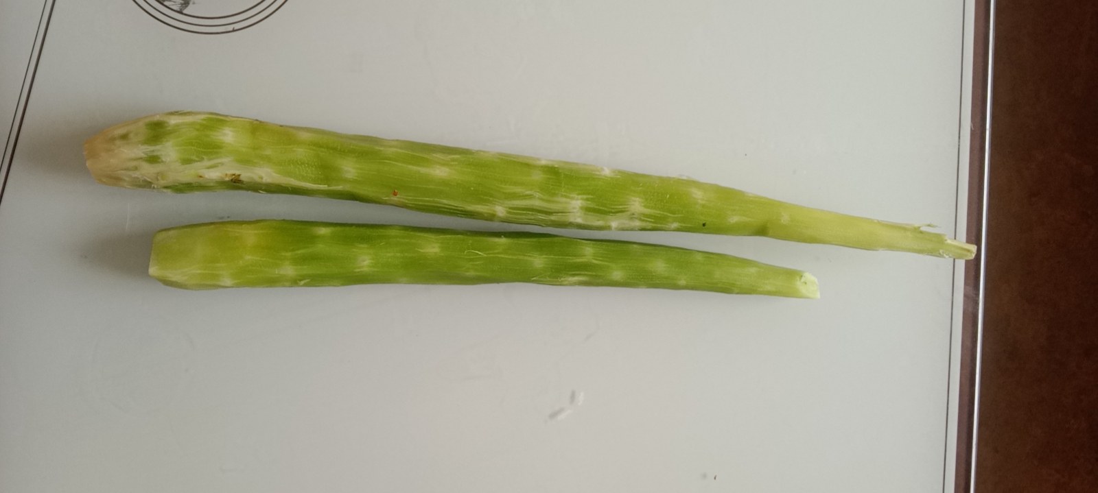 莴苣与香菇洗净切片摆盘 莴苣与香菇洗净切片摆盘