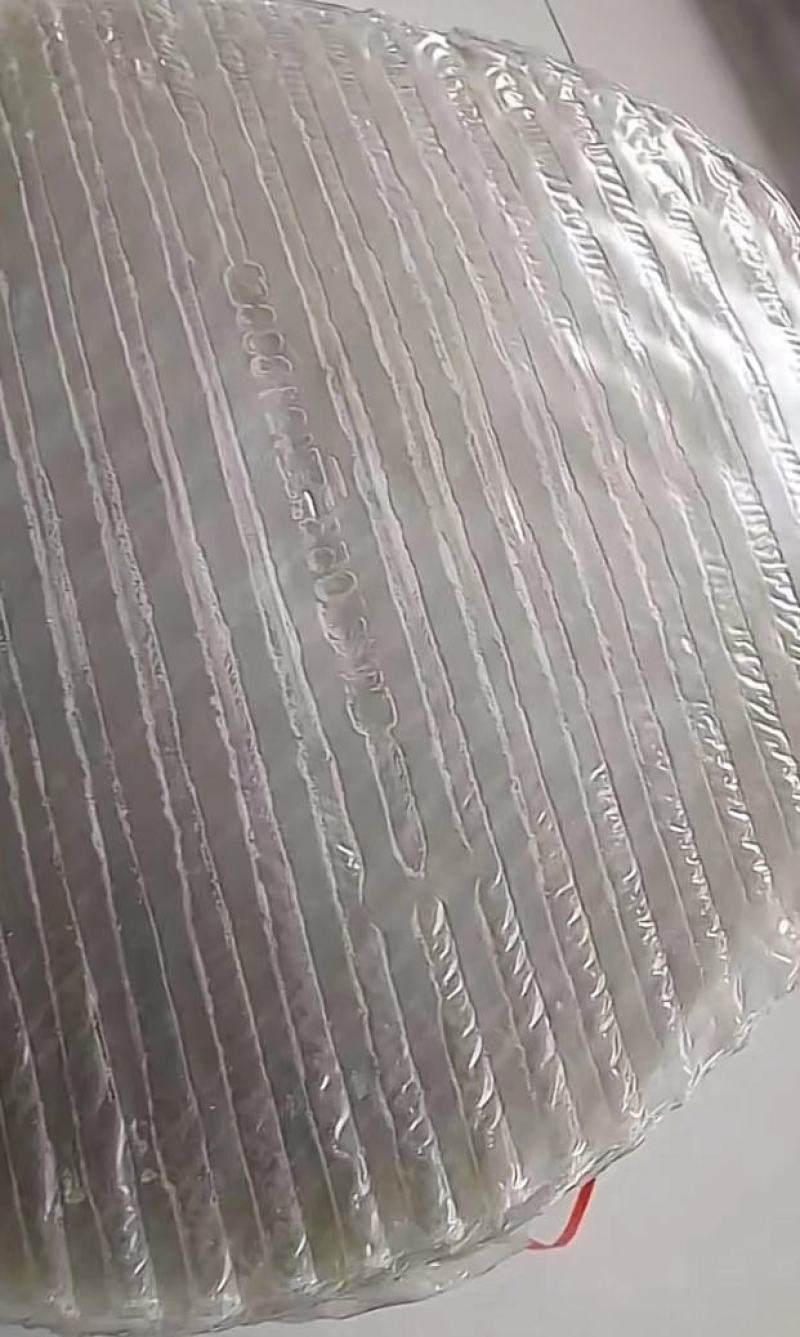 粉皮采用优质红薯淀粉精纯工艺制作而成无尘车间生产室内烘干