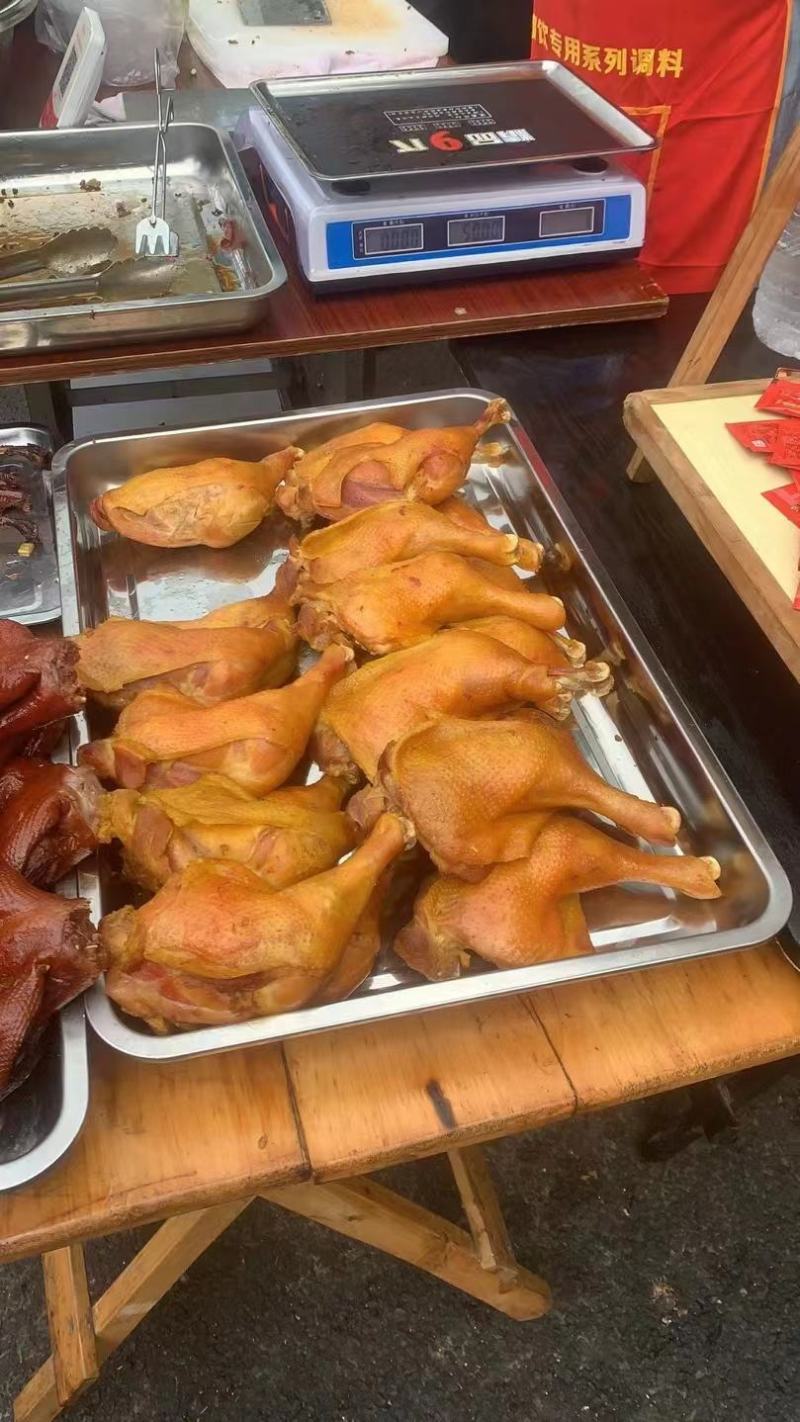 盐焗鸡盐焗鸡腿色泽金黄味道巴适卤菜熟食热卖低成本