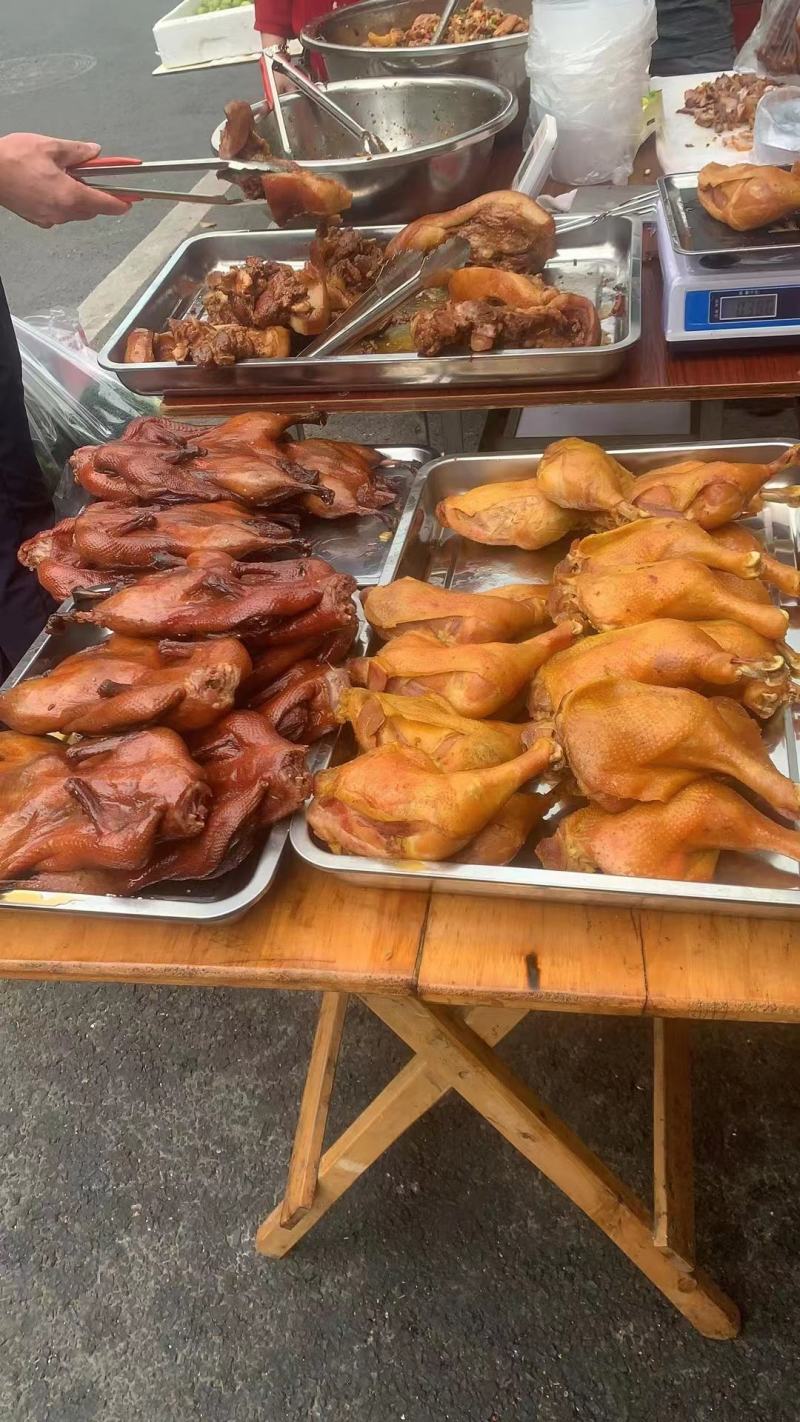 盐焗鸡盐焗鸡腿色泽金黄味道巴适卤菜熟食热卖低成本
