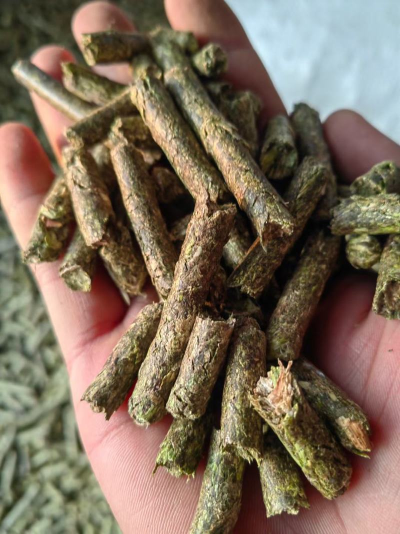 花生秧颗粒料，牛羊马专用颗粒料