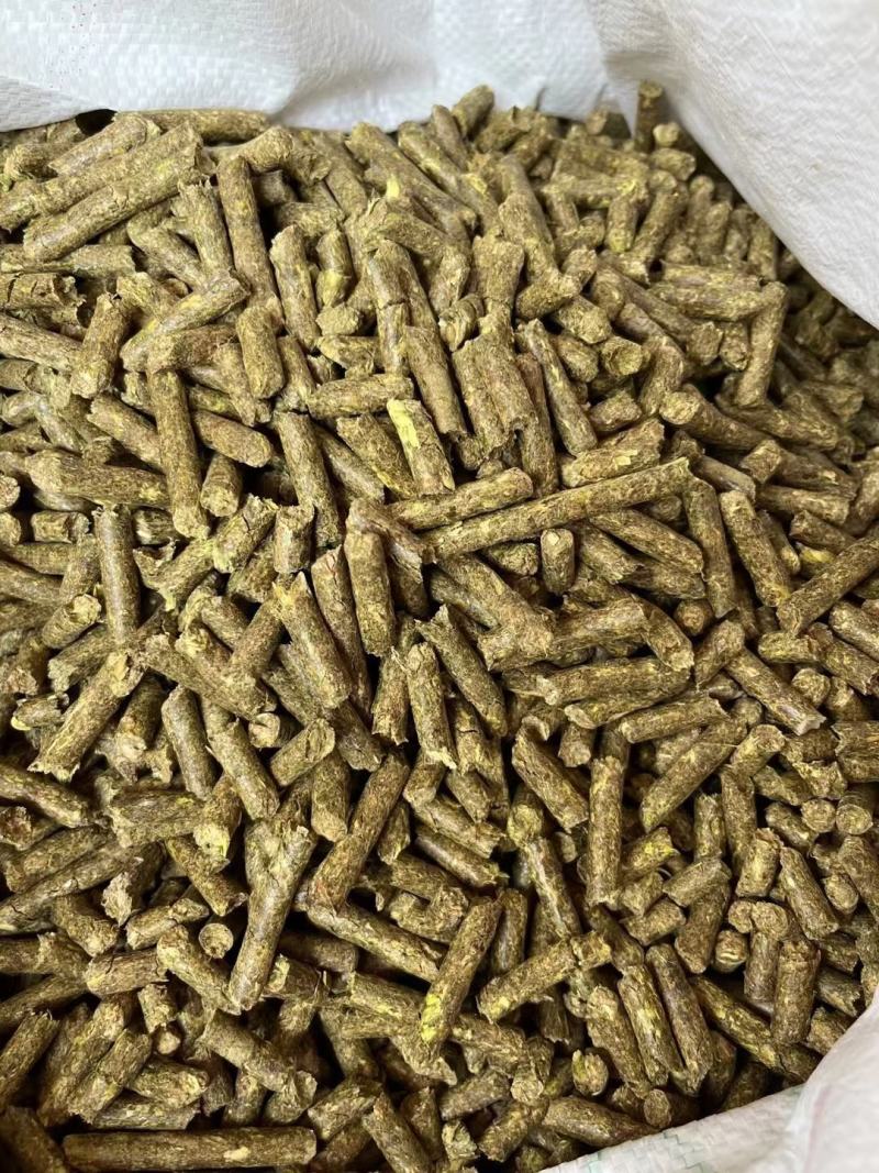 花生秧颗粒料，牛羊马专用颗粒料