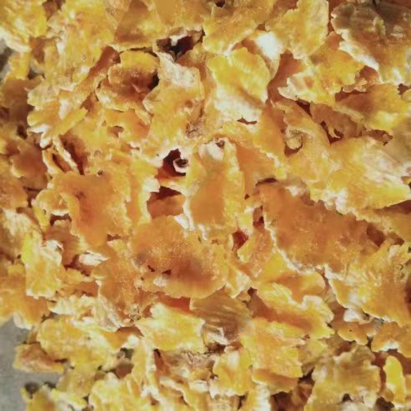 厂家大量供应玉米压片质量好，纯玉米压片，猪牛饲