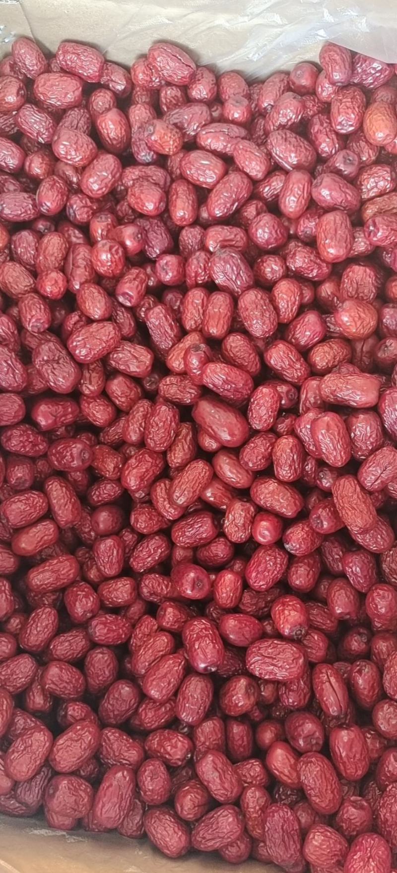 新疆特产。一级红枣，干度好，颜色漂亮，薄皮肉厚，量大从优