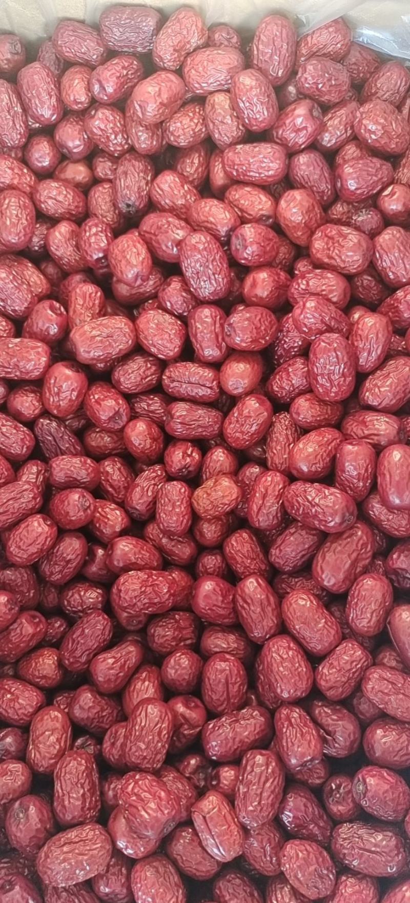 新疆特产。一级红枣，干度好，颜色漂亮，薄皮肉厚，量大从优