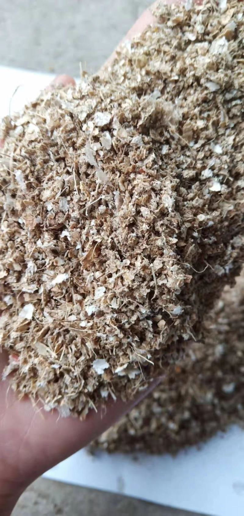 大量供应花生壳粉，无土无膜猪饲料，质量很好量大优
