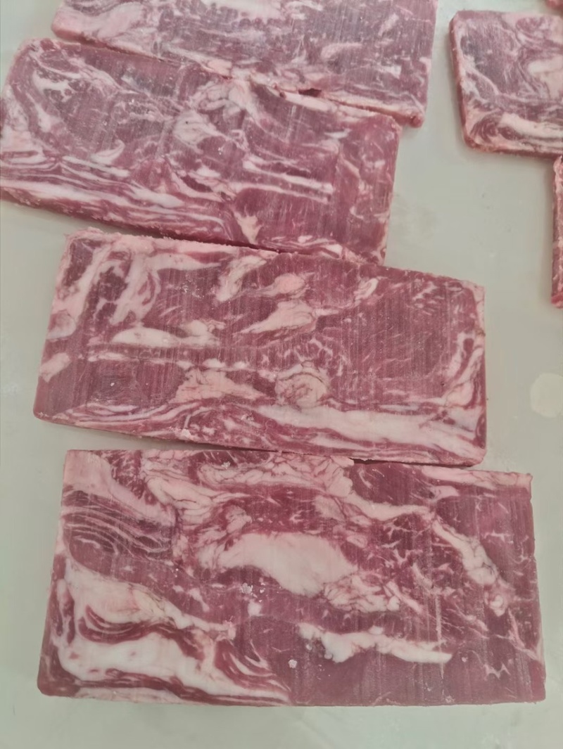 高端水份低的肥牛卷