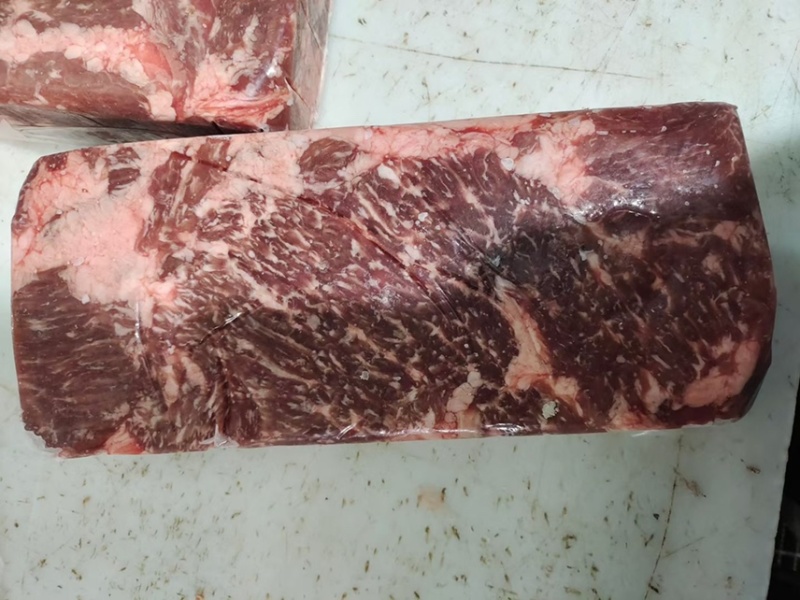 高端水份低的肥牛卷