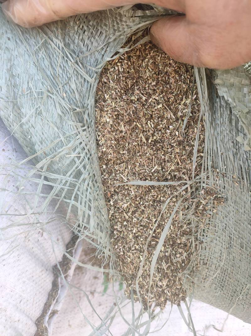 花生秧优质草料细粉，无土无膜无霉变可做饲料加工厂的颗粒