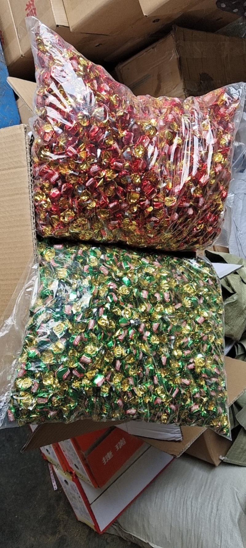 牛肉粒，五香香辣两种味道。摆地摊，开展销会都可以用。