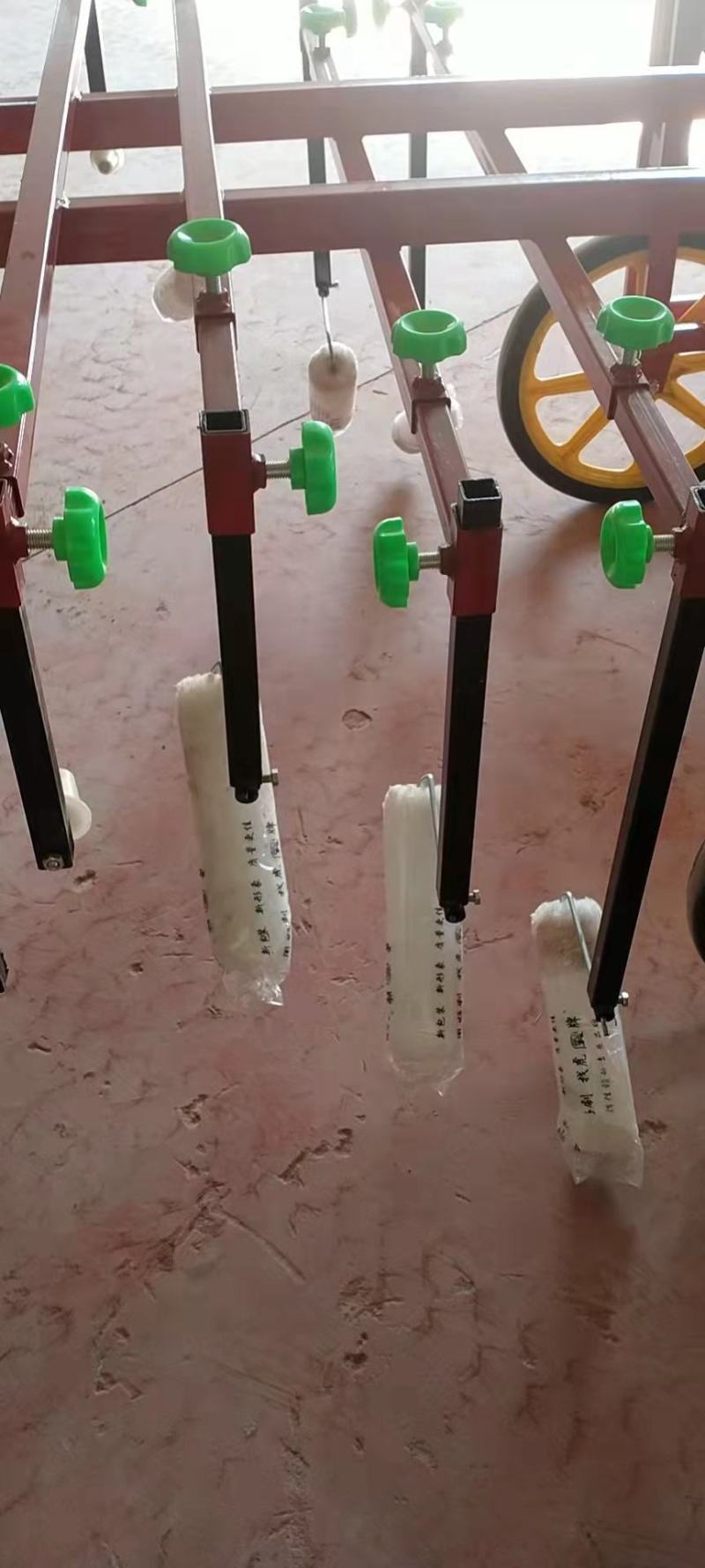 拱棚覆膜机覆膜机，铺/盖膜机小拱棚覆膜机自走式覆膜机