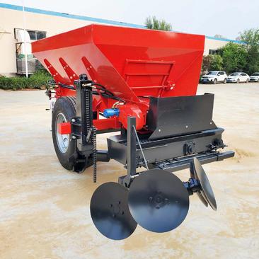 开沟施肥回填一体机撒肥顺肥机牵引式的开沟撒肥机撒肥车