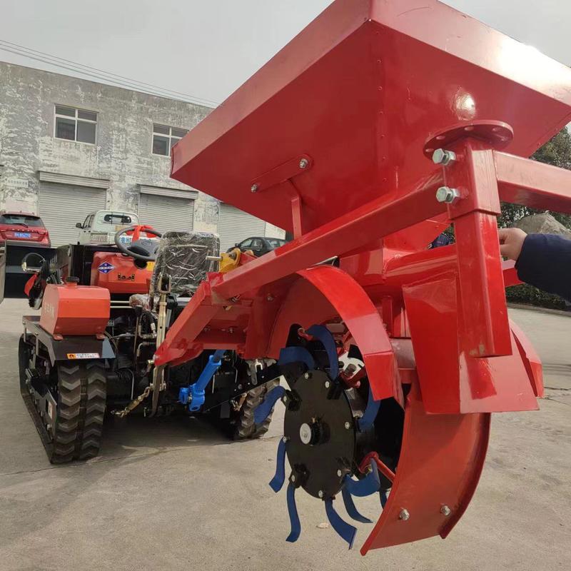 履带拖拉机加载的开沟施肥合土一体机三点式悬挂施肥机械