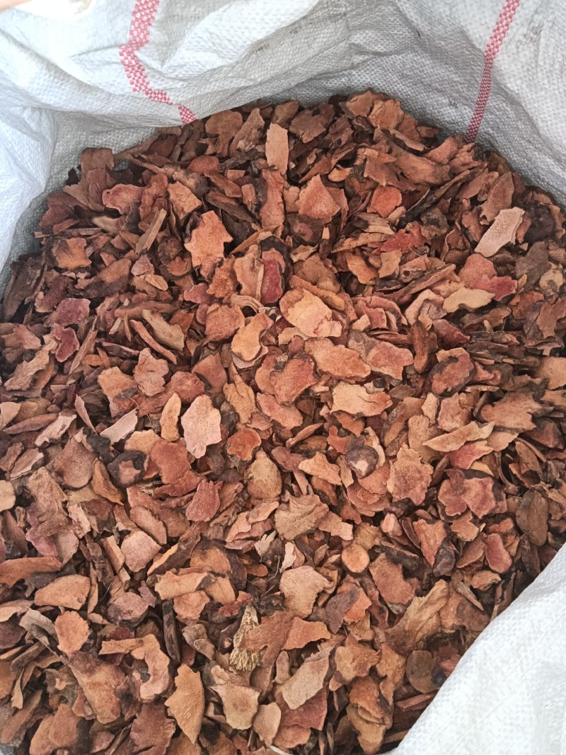 红肉土茯苓干片小碎片，原产地直供。价格美丽