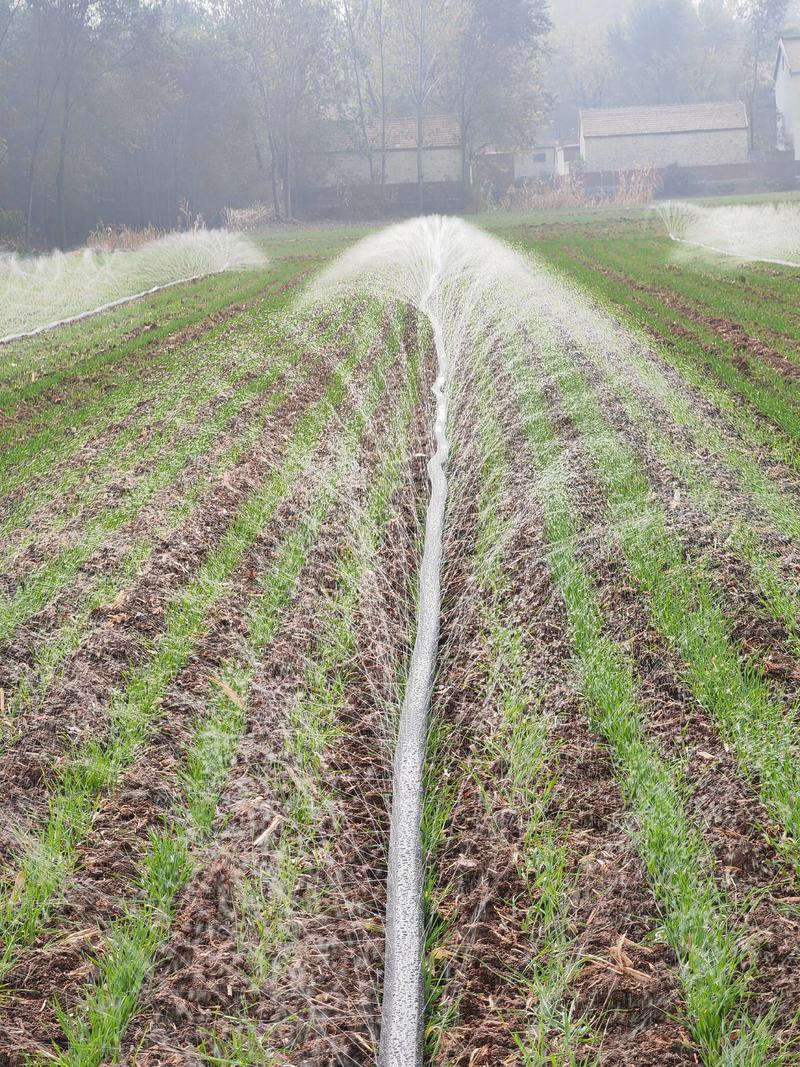 水带农业灌溉带小麦玉米喷水带PE微喷带打孔水带厂