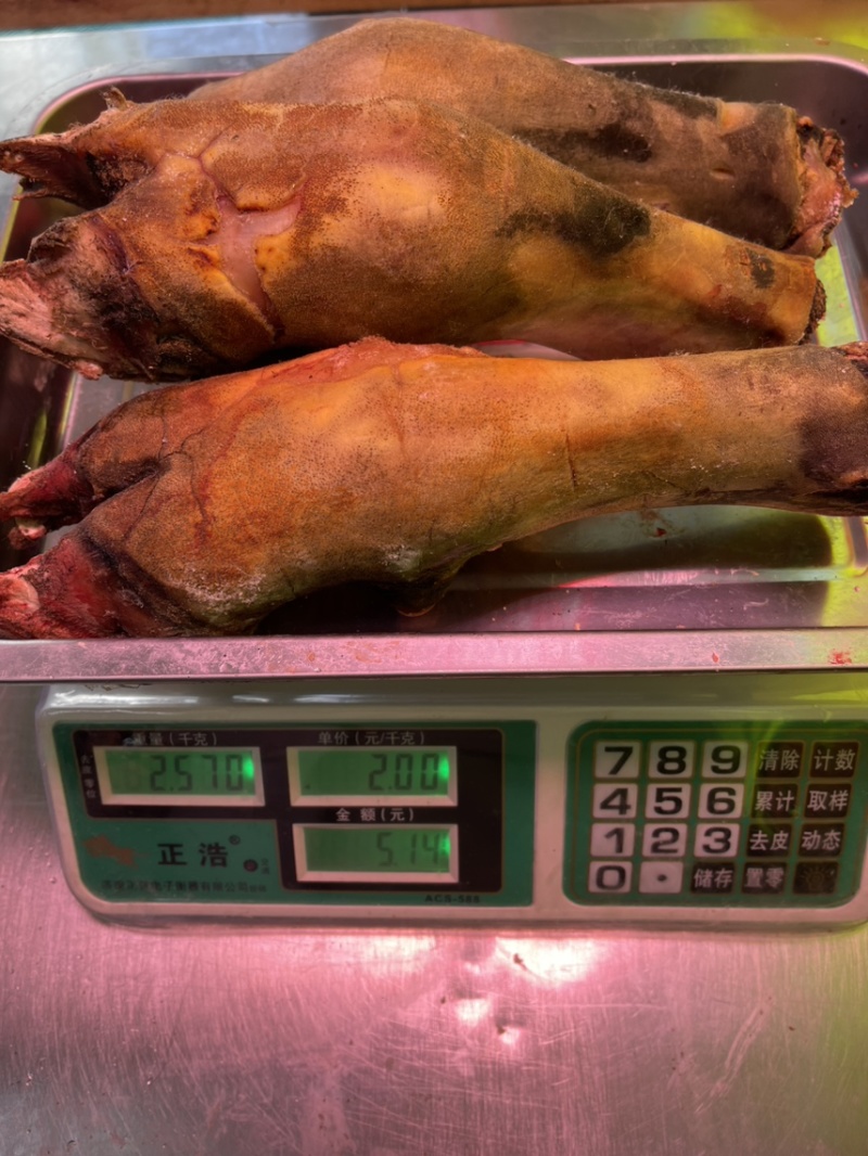 屠宰场直销牛蹄火烧牛蹄大量批发，商用