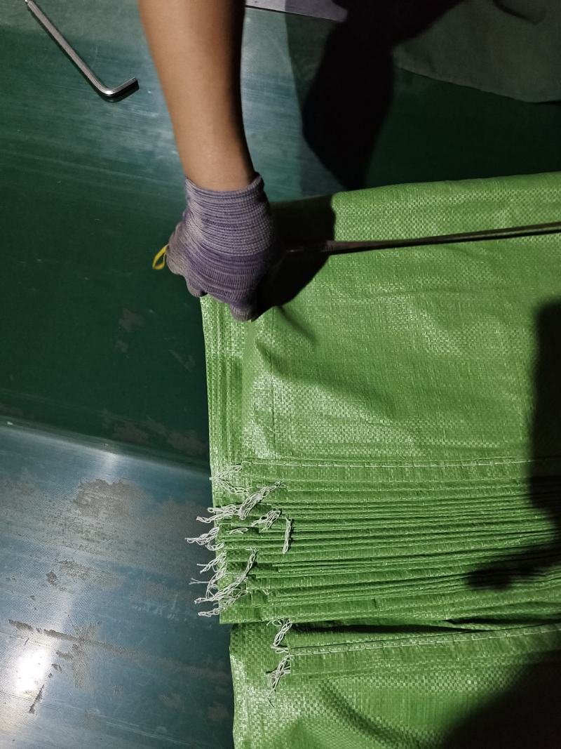 青储袋：我厂生产各种规格编织袋青储袋规格齐全有整套青储袋