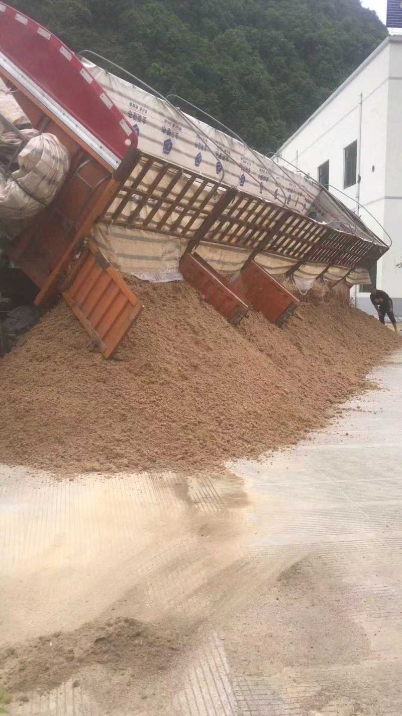 木薯渣酒糟饲料养牛专用大量有货营养物质丰富口感好