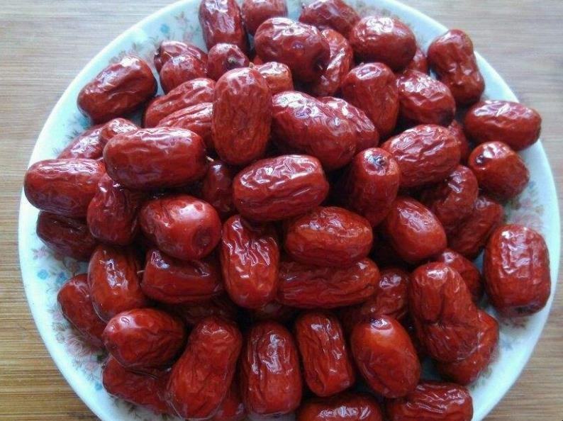 红枣泡水图
