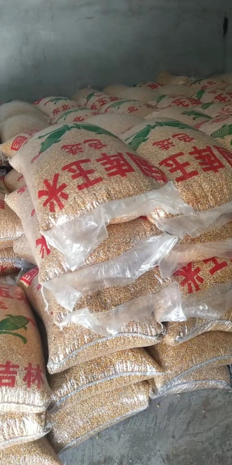 玉米，小麦，黄豆，白红小豆等杂粮