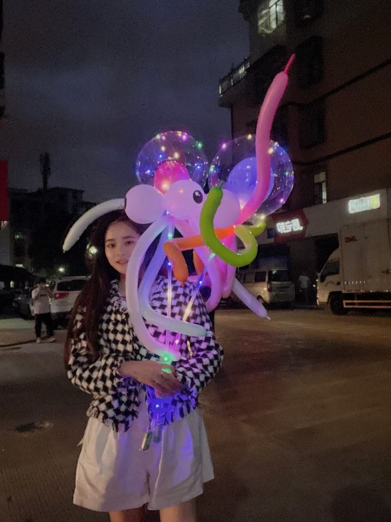 网红波波球儿童卡通发光章鱼气球diy玩具公园广场夜市热销