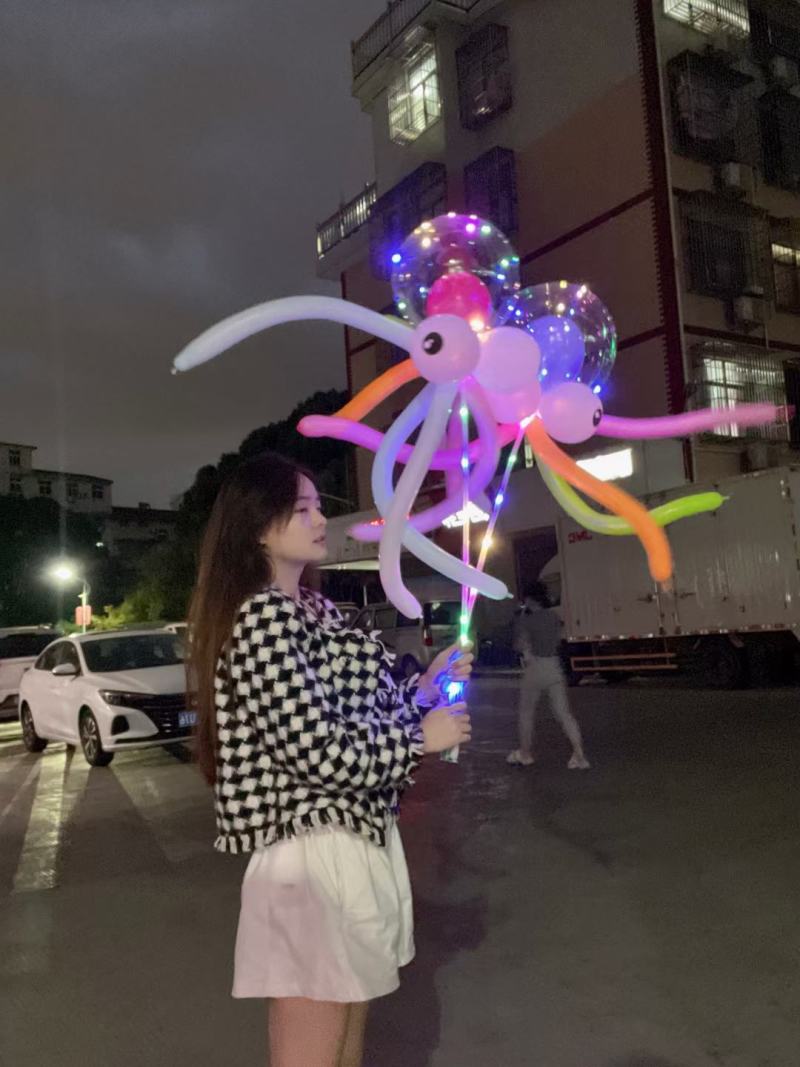 网红波波球儿童卡通发光章鱼气球diy玩具公园广场夜市热销