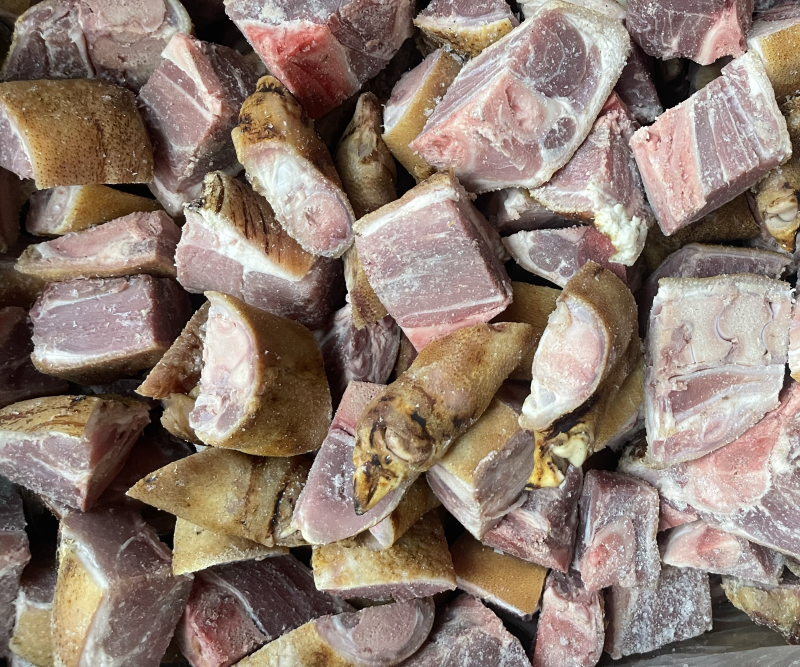 烟熏据腊猪脚粒（腊肉香肠源头工厂一手货源量大从优）