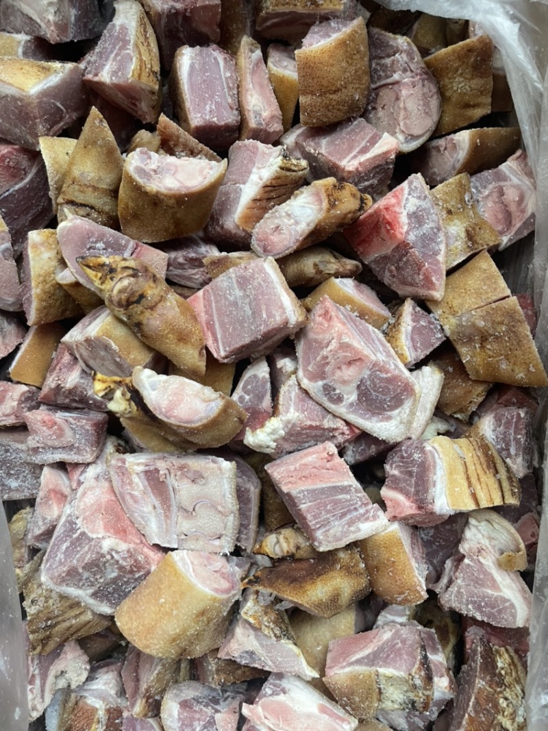 烟熏据腊猪脚粒（腊肉香肠源头工厂一手货源量大从优）