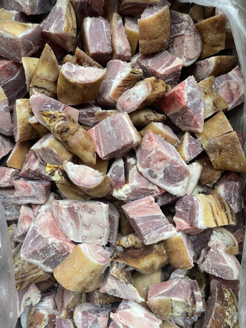 烟熏据腊猪脚粒（腊肉香肠源头工厂一手货源量大从优）