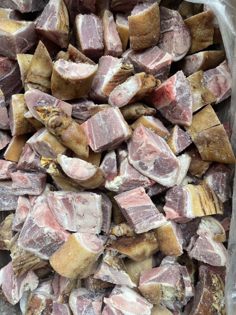 烟熏据腊猪脚粒（腊肉香肠源头工厂一手货源量大从优）