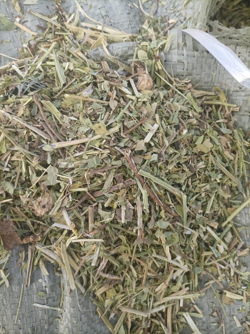 花生秧牛羊草，2-3公分左右，牛羊草好原料，颜色，青绿色