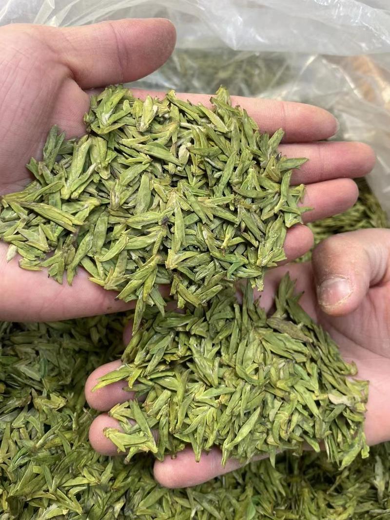 贵州龙井茶无公害食品。纯手工货。产地供货。