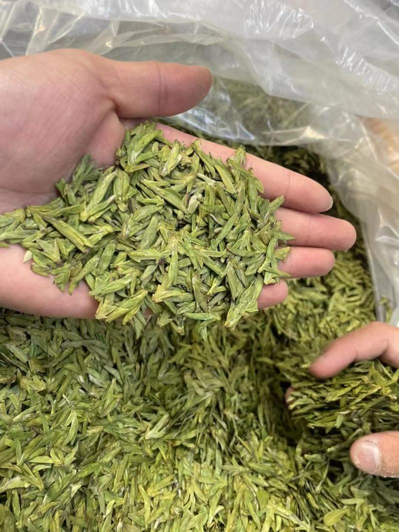 贵州龙井茶无公害食品。纯手工货。产地供货。