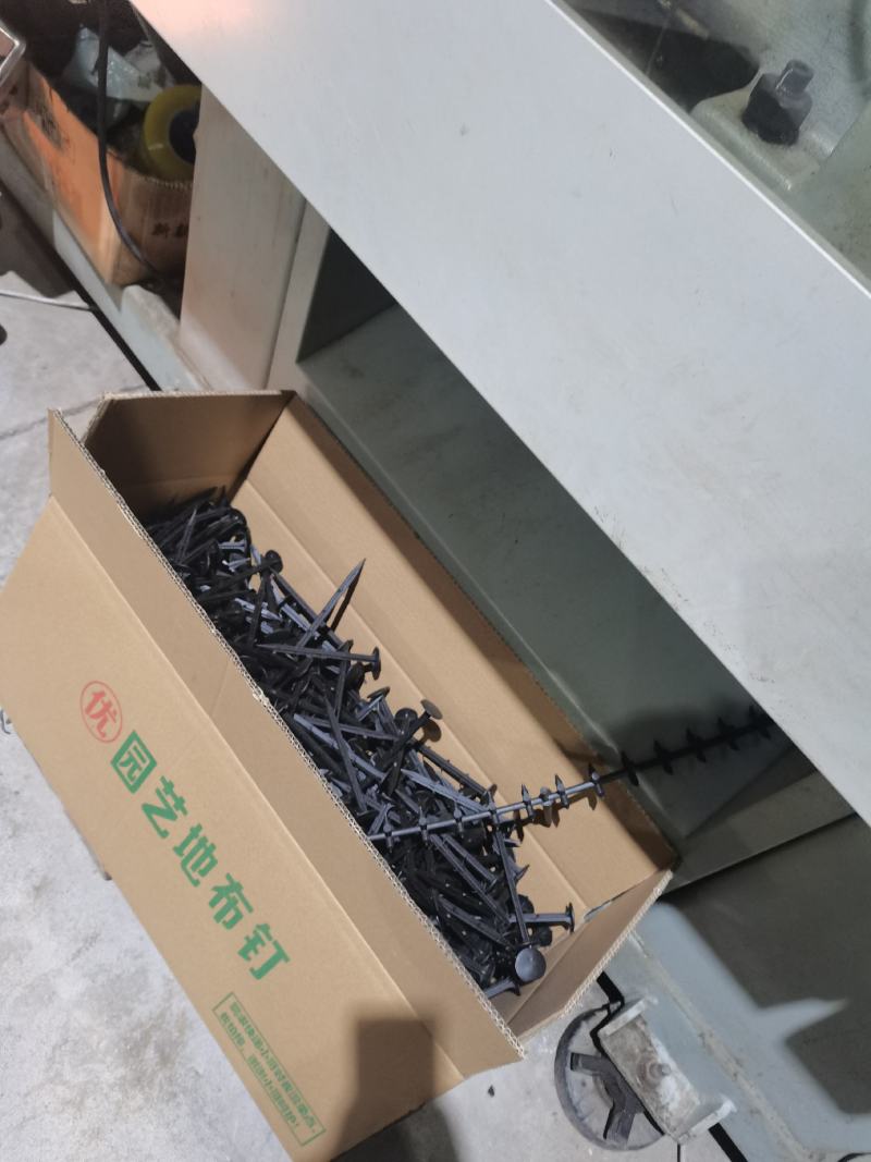 塑料温室园艺防草布地钉厂家现货量大优惠欢迎下单