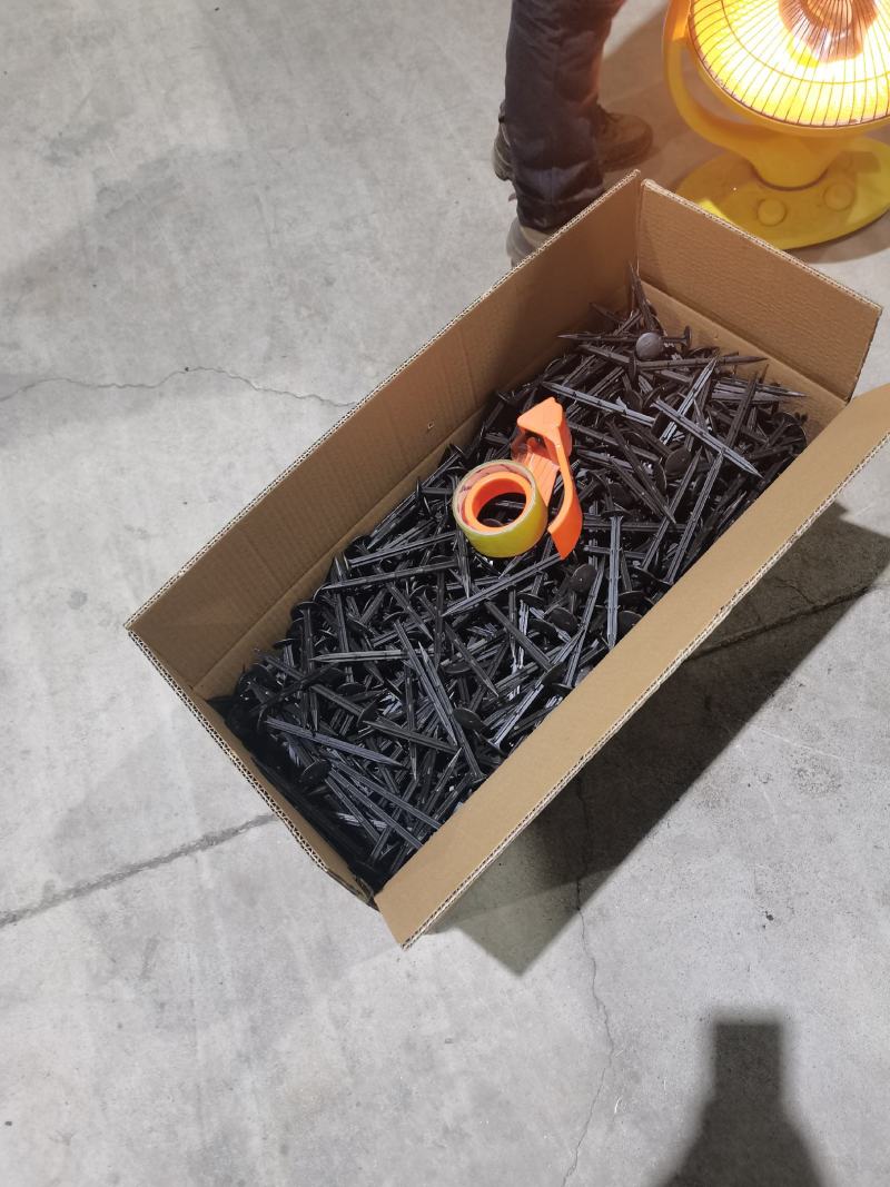 塑料温室园艺防草布地钉厂家现货量大优惠欢迎下单