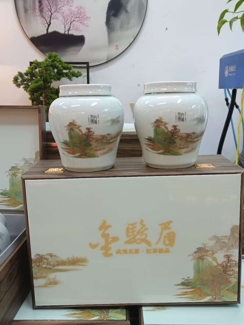 金骏眉红茶礼盒装陶瓷罐装500克，一件代发需要联系我